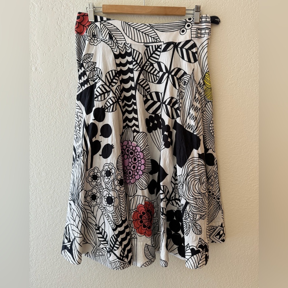 British Indian skirt black and white floral print size 30